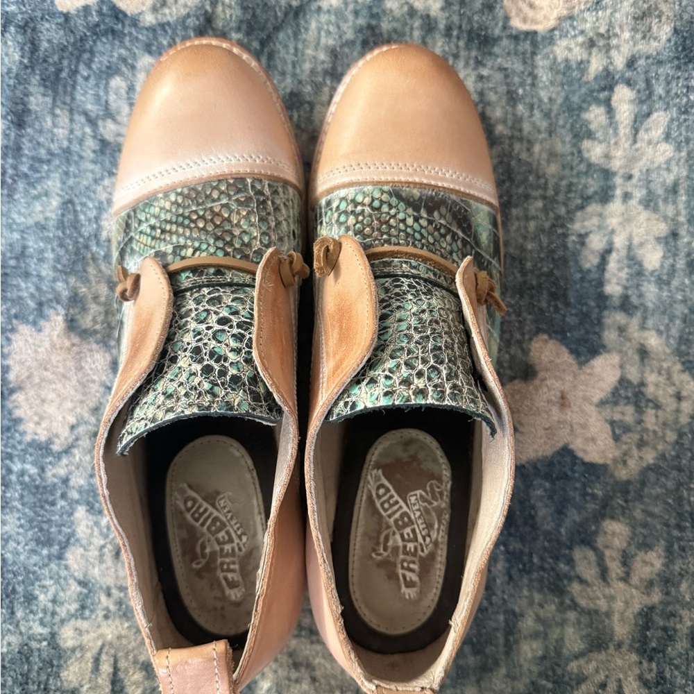 Freebird Women's Lace Up Boots in Tan and Green